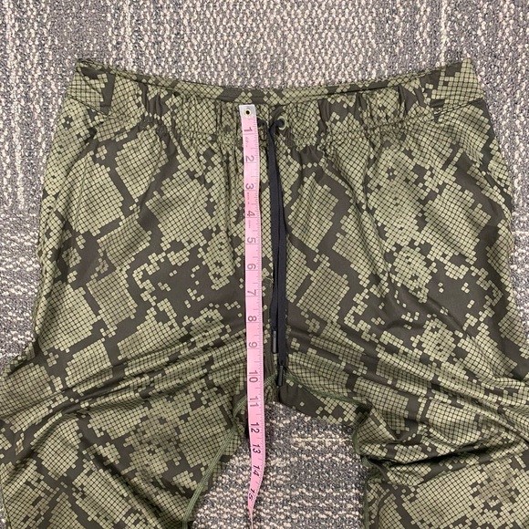 Lululemon Jet Crop (Slim) *Luxtreme Ziggy Snake Fatigue Green Gator Green Sz 6 - Picture 9 of 13